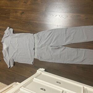Light grey figs set